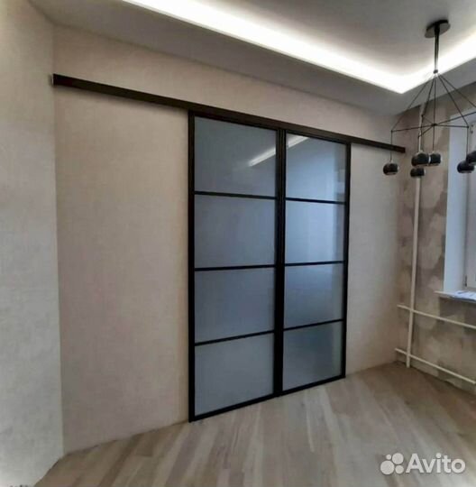 Раздвижная перегородка с матовым стеклом