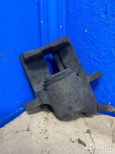 Суппорт тормозной передний левый Renault Logan