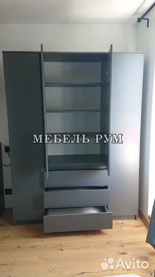 Шкаф новый вместительный