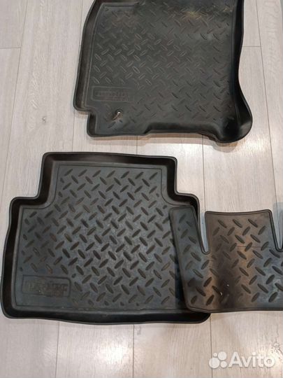 Продам коврики на шевролет Лачетти