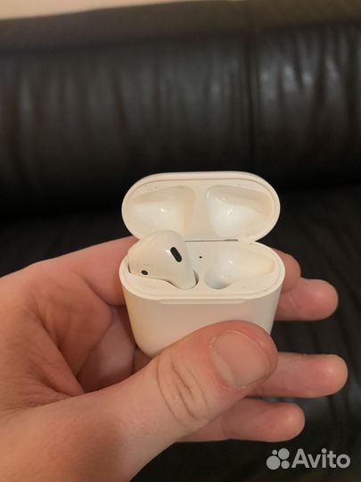 Кейс AirPods 2 с наушником (L)
