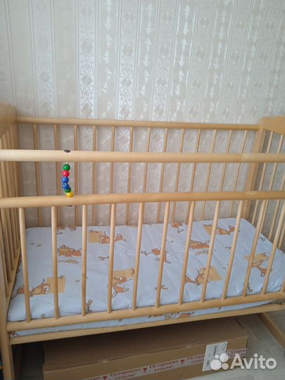 Детская кроватка с матрасос