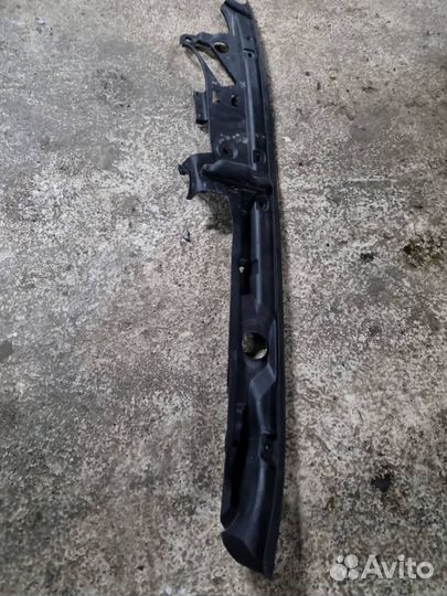 Пластик моторного отсека правый BMW 5 51767349606