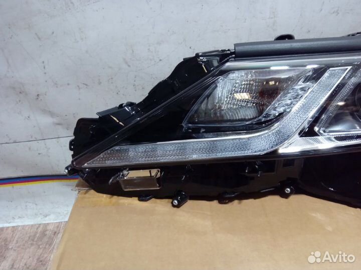 Фара левая биксенон передняя Toyota Camry XV70