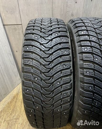 Michelin X-Ice North 3 215/60 R17