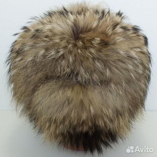 Шапка-ушанка из меха енота и натуральной кожи