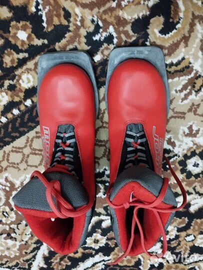 Лыжные ботинки