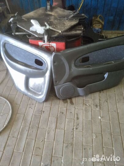 Двери Киа спектра,задняя и передняя правые,в сборе