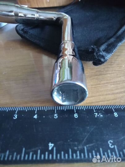 Метроном механический и ключ настройки рояля