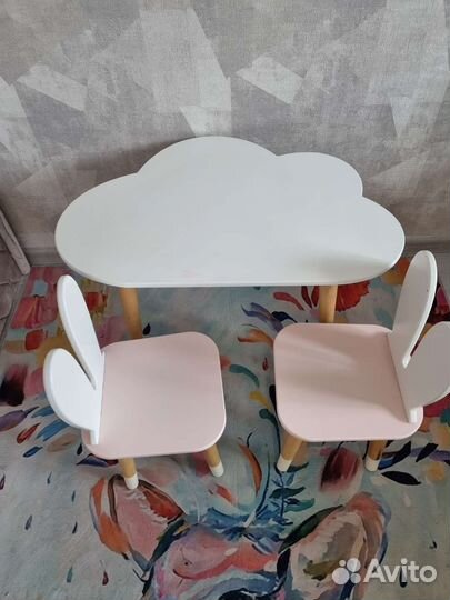 Стол и стулья детские