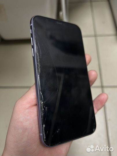 Телефон iPhone 11