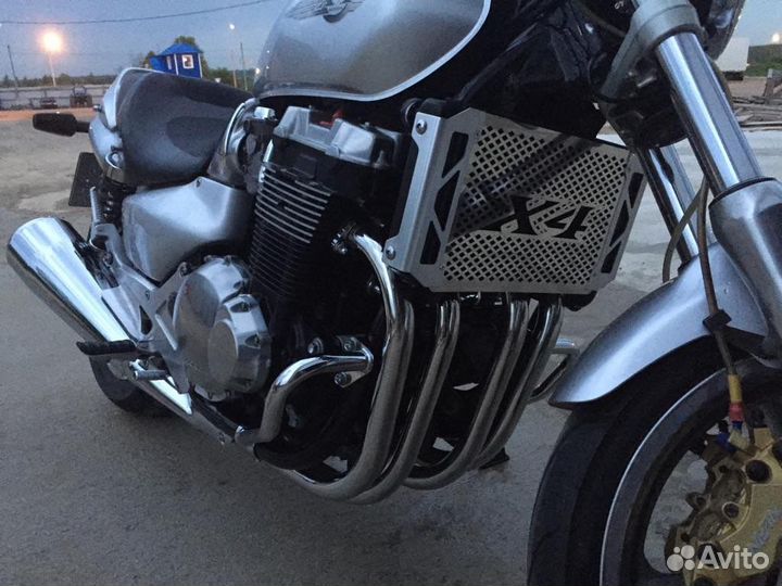 Мотоцикл Honda X4