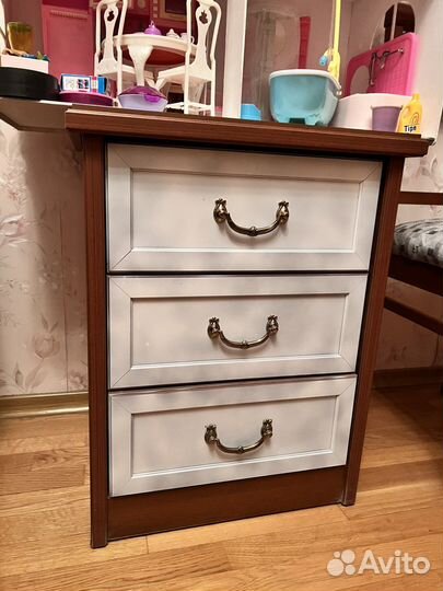 Тумбочка прикроватная