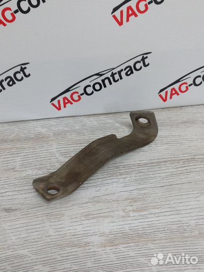 Кронштейн глушителя правый Skoda Rapid 1.6 2017