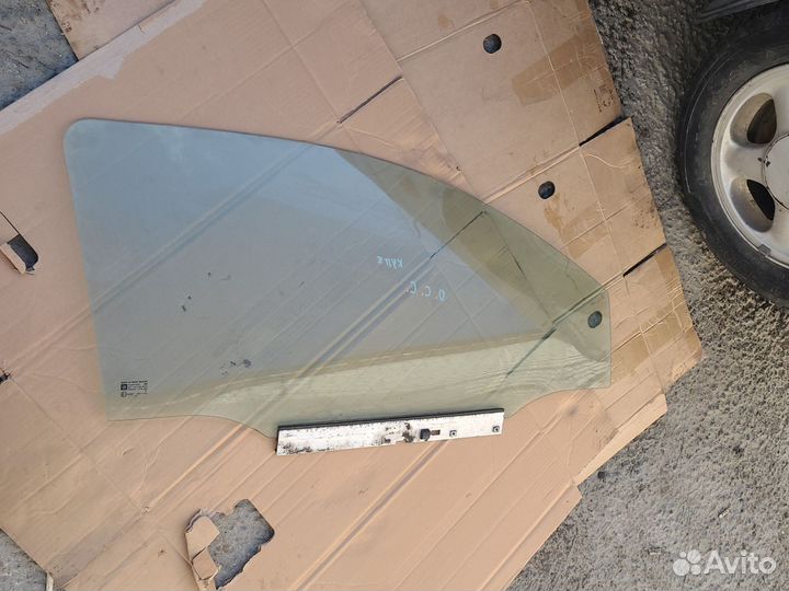 Стекло боковое переднее правое Opel Corsa C 00-06г