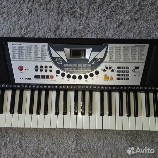 Компактный бюджетный синтезатор 61 клавиша