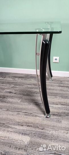 Кухонный стол стеклянный