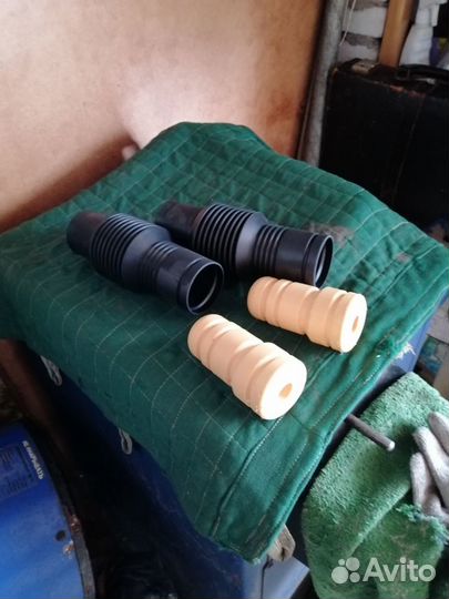 Комплект пыльники с отб. рез. стойки-аммортизатора