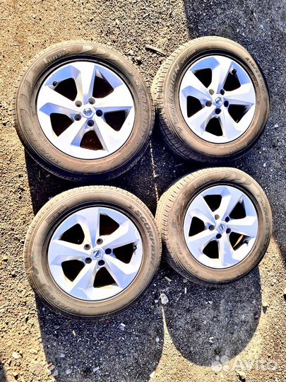 Комплект летных колес r17 215/65 Nissan Pirelli