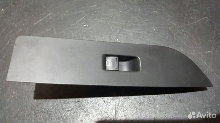 Кнопка стеклоподъемника передняя правая Volkswagen