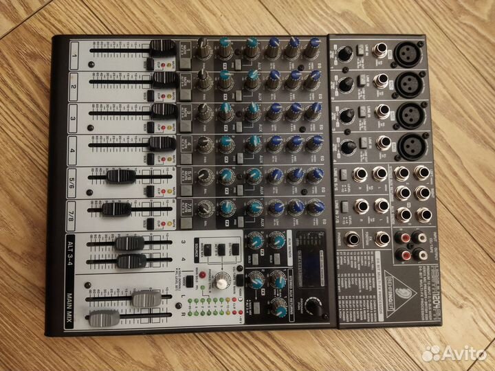 Микшерный пульт behringer