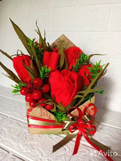 Конфетный букет в кашпо-конверте, кружке, бокале