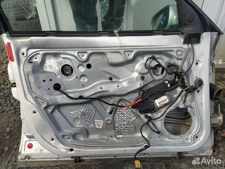 Дверь передняя левая Volkswagen Passat B5