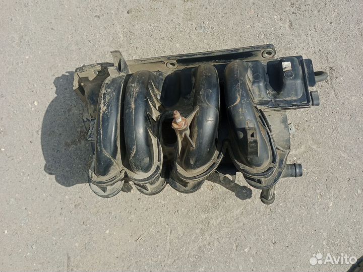 Коллектор впускной Renault Logan 1