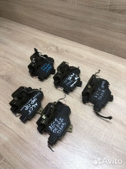 Замок двери передний правый Ауди A6 C5