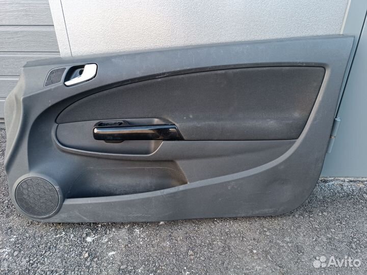 Карта (обшивка) двери правая передняя Opel Corsa D