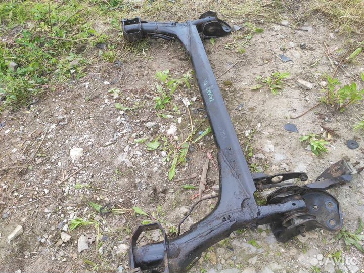 Балка подвески задняя Volkswagen Passat B4