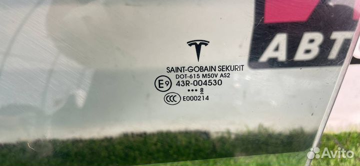 Стекло двери передней левой Tesla Model X 2018