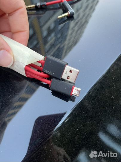 Наушники Beats и провода