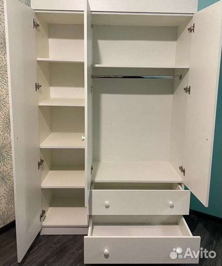 Шкаф трехдверный