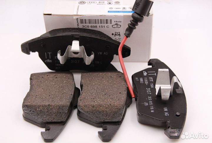Тормозные колодки передние Volkswagen 3C0698151C