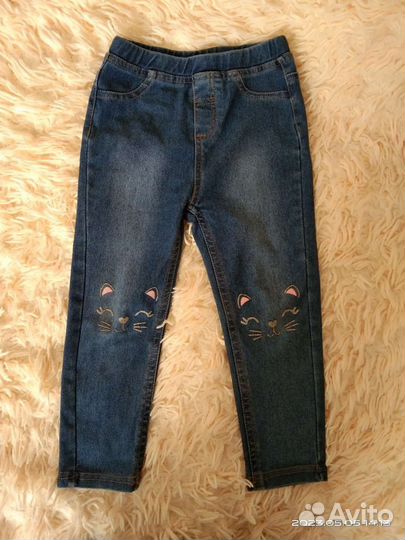 Толстовка и джинсы