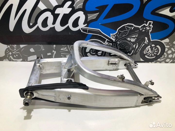 Маятник Honda CBR 900 RR Fairblade 1995г