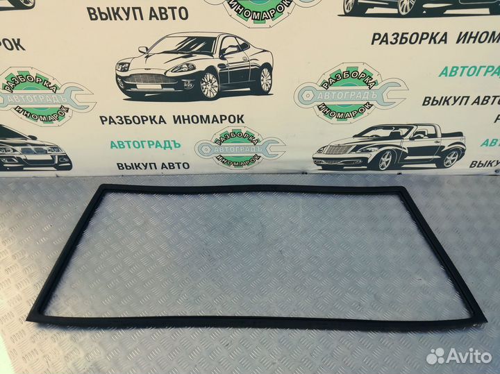 Уплотнитель лобового стекла Nissan Patrol K160