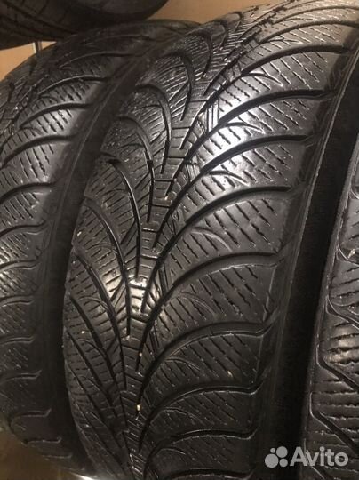 Goodyear UltraGrip Ice Arctic SUV 225/65 R17 102S