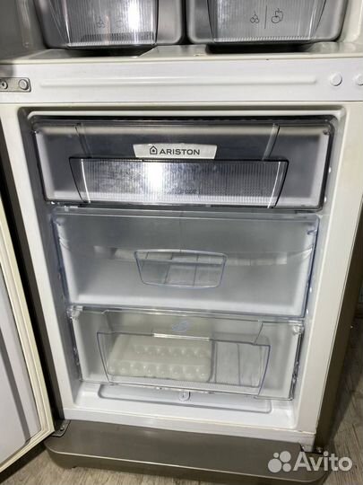 Холодильник Hotpoint-Ariston