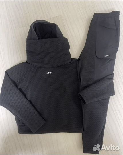 Спортивный костюм Reebok женский 42-44