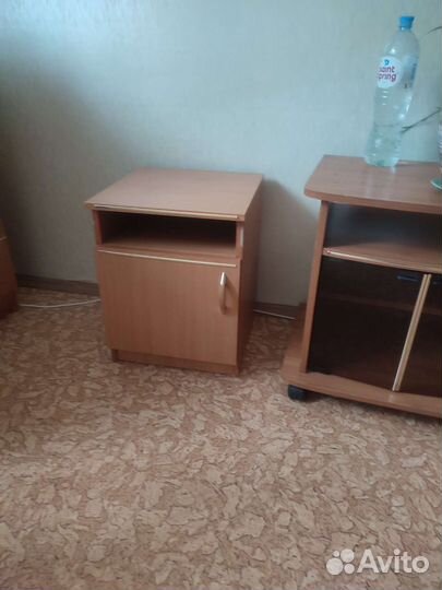 Тумбочки,стол