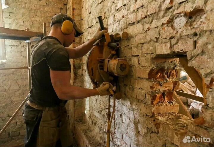 Демонтаж, слом стен, демонтаж оконного блока