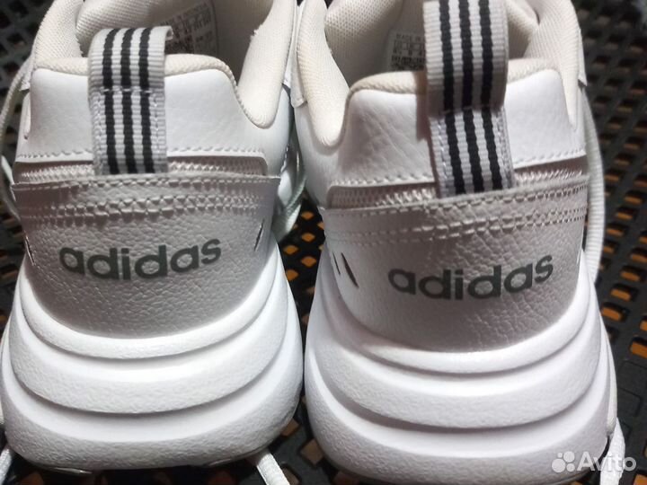 Кроссовки Adidas новые