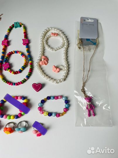 Детская бижутерия пакетом браслеты, кольца, бусы