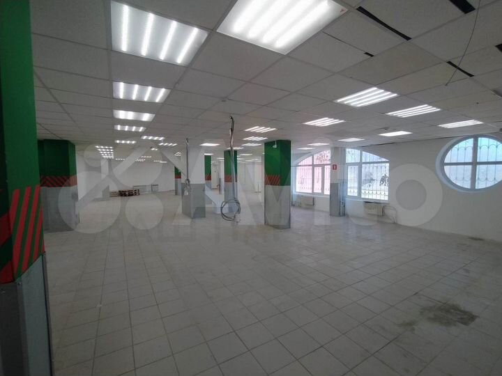 Продам торговое помещение, 424.3 м²