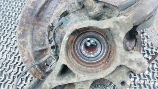 Ступица задняя левая land rover discovery 3 (CSL17