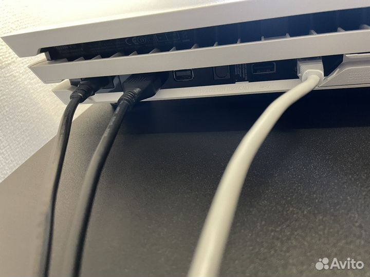 Sony playstation 4 pro white CUH-7216B