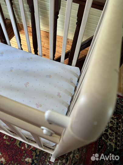 Детская кроватка с матрасом