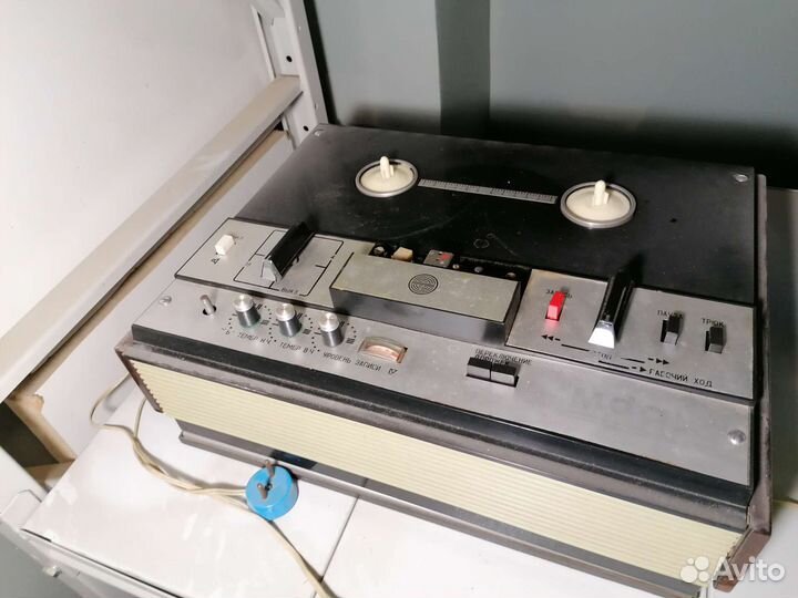 Ретро-магнитофон 